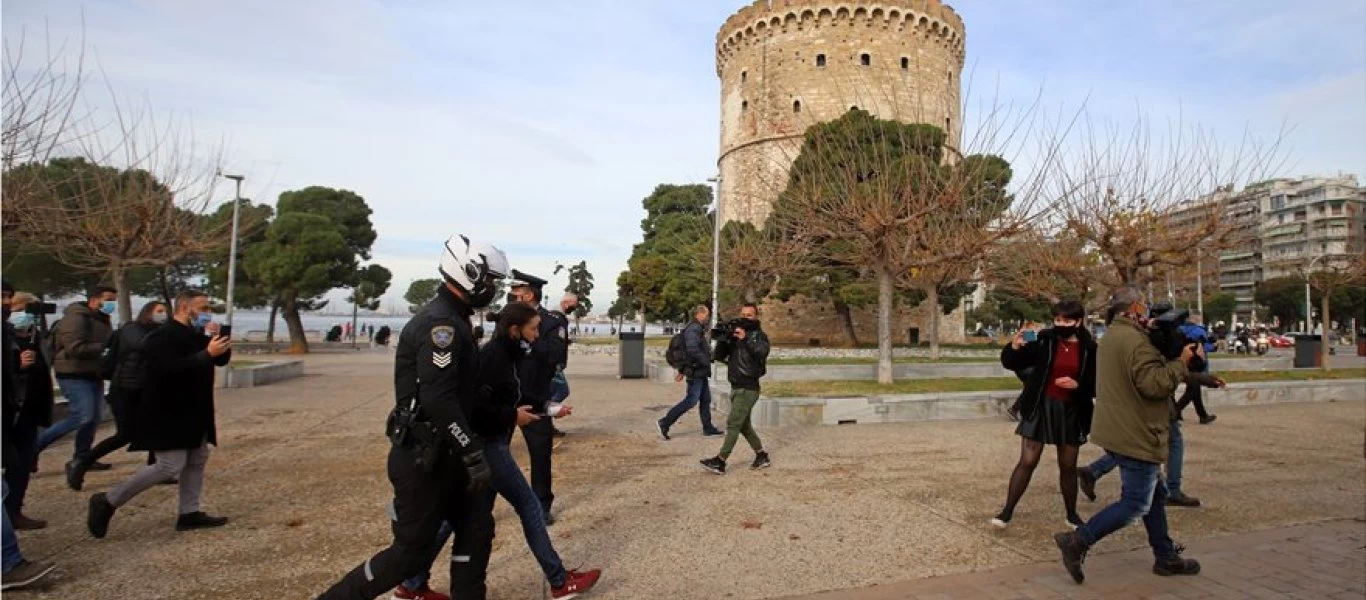 Ξέσπασαν στο tweet οι Έλληνες κατά των κυβερνητικών απαγορεύσεων για εκκλησιασμό των χριστιανών